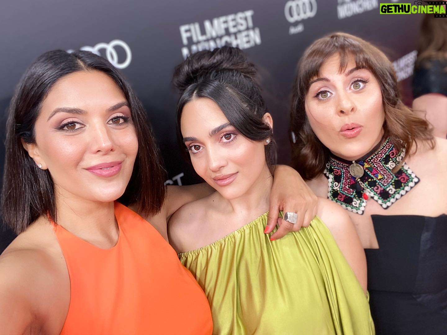Niousha Noor - 2.3K Likes - A few BTS shots from our opening night in Munich and done! 💚🤍♥️
چند تا عکس ديگه از فستيوال فيلم مونيخ برای فيلممون The Persian Version @sonyclassics @filmfestmunich @sonypictures.de