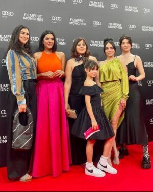 Niousha Noor Instagram - Still high from the incredible weekend, with The Persian Version opening Munich Film Festival. Thank you @filmfestmunich, @sonyclassics   @sonypictures.de for such an epic night. I’ll never forget this feeling and what it meant. 💚🤍♥️

A big thank you also to @jilaatelier for killing it as usual and @lisaagho for the beautiful glam.