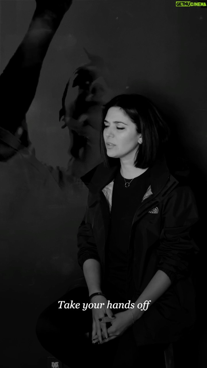 Niousha Noor - 13.4K Likes - I recorded this at a time when I was so overwhelmed watching the atrocities unfold in my motherland but didn't have the words to express myself. I feel that it captures the collective pain, anger and heaviness...
"Ahay Khabardar" - originally sang by the incomparable Homayoun Shajarian. Original music by @sohrabpournazeri
#iranrevolution
#mahsaamini
#زن_زندگی_آزادی