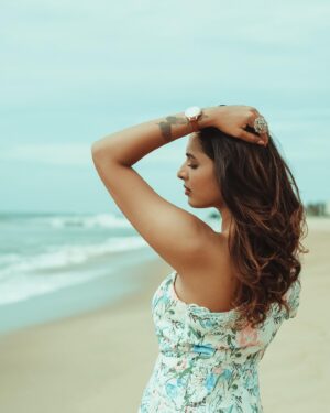 Niranjani Ashokan Instagram - You are not a drop in the ocean. You’re the entire ocean in a drop 💧🧿

.
.

Shot by @shots_by_johnny 
Make up @abhirami_mua 
Hair @surya_s_makeover

#beach #niranjaniashokan #breeze #instafashion #sea