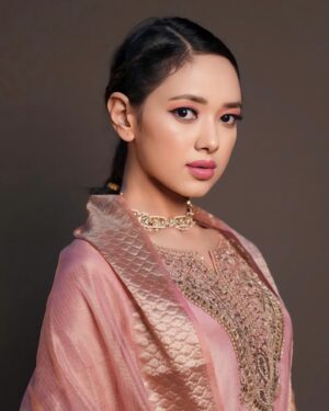 Nirisha Basnett Instagram - … ओ सजनी रे 🪷
.
@the_adhya_designer @label.adhya 
📍@s3.mumbai 
📸 @sagarfilms194
💄 @makeover_by_adhya @yashvi_makeover14