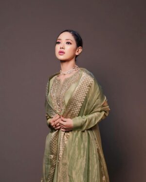 Nirisha Basnett Instagram - … ओ सजनी रे 🪷
.
@the_adhya_designer @label.adhya 
📍@s3.mumbai 
📸 @sagarfilms194
💄 @makeover_by_adhya @yashvi_makeover14
