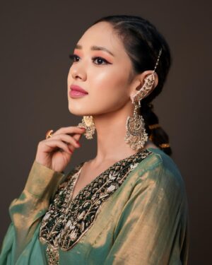 Nirisha Basnett Instagram - … के दिल अभी भरा नहीं 
.
📍@s3.mumbai
📸 @sagarfilms194
💄 @makeover_by_adhya @yashvi_makeover14