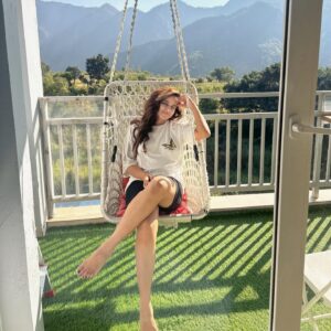 Nisha Nagpal Instagram - Mountain air, sunshine, and a heart full of gratitude 🫶🌲☀️”

#sunshine #sunnyday #beautiful #vibe #instadaily #picofthefay #mountains #weather