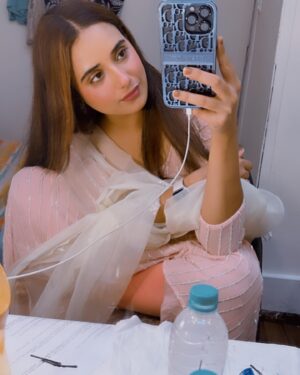 Nisha Nagpal Instagram - Selfie dump🌸✨

#instagood #instadaily #selfie #yrkkh #selflove

@ami_trivedi_official @saeebarve_