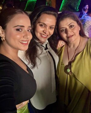 Nisha Nagpal Instagram - #aboutlastnight 🎊

#instagood #vibes #slay #mypeople

@ami_trivedi_official @basantikibeti @harshad_chopda @niharikachoukseyofficial @pranalirathodofficial @karishmasawant @sainideepali17 @neetikajaiswal_official