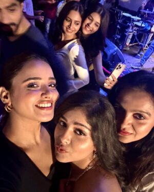 Nisha Nagpal Instagram - #aboutlastnight 🎊

#instagood #vibes #slay #mypeople

@ami_trivedi_official @basantikibeti @harshad_chopda @niharikachoukseyofficial @pranalirathodofficial @karishmasawant @sainideepali17 @neetikajaiswal_official