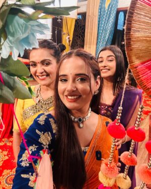 Nisha Nagpal Instagram - # one wid my fvrt♥️ @itsnishanagpal @ami_trivedi_official 
On set masti🫶😅♥️😂
