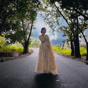 Nisha Nagpal Instagram - Caption this ??✨

#picoftheday #instaclick #instadaily #instagood #vibe #rise #shine