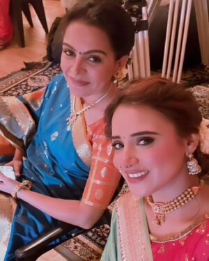 Nisha Nagpal Instagram - BTS with these beauties @saeebarve_ @ami_trivedi_official 

#bts #yrkkh #instadaily