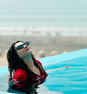 Nishat Priom Instagram - Refreshment, joy & relaxation 🩵♥️

#nishatpriom #nature #infinitypool #coxsbazar #refreshment #beachvacation