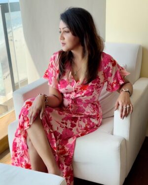 Nishat Priom Instagram - Rise & shine 💖

#NishatPriom #positivity #morningvibes  #goodthoughtsgoodlife #pinkflorals #beachvacation