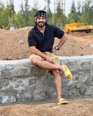Nitya saxena Instagram - Dreams turning into Reality ❤️❤️

🏠 Coming Sooooon 😇😎

Happy Bhogi friends ❤️

@nitya.saxena1186 @viyaofficial #ourhouse #dreamhome #anchorravi #princessviya