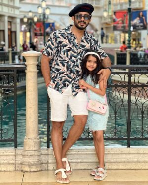 Nitya saxena Instagram - Get set gooo…Vegas! ❤️

@viyaofficial @nitya.saxena1186 @suvatsala_rakle #princessviya #anchorravi #vegas #vacation #holiday #familyfirst #familytime