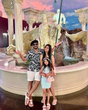 Nitya saxena Instagram - Get set gooo…Vegas! ❤️

@viyaofficial @nitya.saxena1186 @suvatsala_rakle #princessviya #anchorravi #vegas #vacation #holiday #familyfirst #familytime