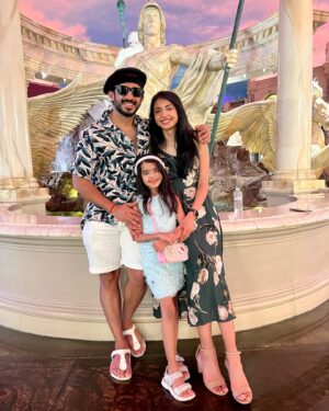 Nitya saxena Instagram - Get set gooo…Vegas! ❤️

@viyaofficial @nitya.saxena1186 @suvatsala_rakle #princessviya #anchorravi #vegas #vacation #holiday #familyfirst #familytime