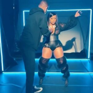 Nivea Instagram - Although this wasn’t shown, the EP cover shoot w/ all of The Encore ladies, except my girl @aubreyoday, here’s a peak of me being me! 😂 
s/o @iamdrushing for this 🔥 ass look!

#OhMyLamb #ThisIsNivea