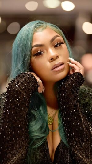 Nivea Instagram - Even the stars were jealous of the sparkle in her eyes ✨
📸: @photostuartphotography 💚