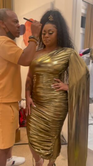 Nivea Instagram - She’s worth it 😉✨
Oh and my glam squad went off chileeee
@touched.by.twon @iamkelvinmyers @therylexperience 

#ThisIsNivea
#OhMyLamb