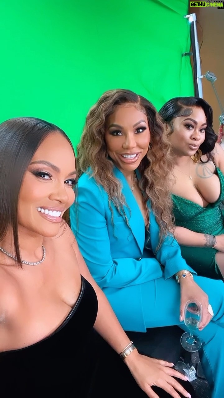Nivea - 18.6K Likes - Queen Vibes ✨
w/ my girls @evelynlozada & @tamarbraxton 🫶🏽
#QueensCourtPeacock premieres March 16th! @peacock @willpackerproductions