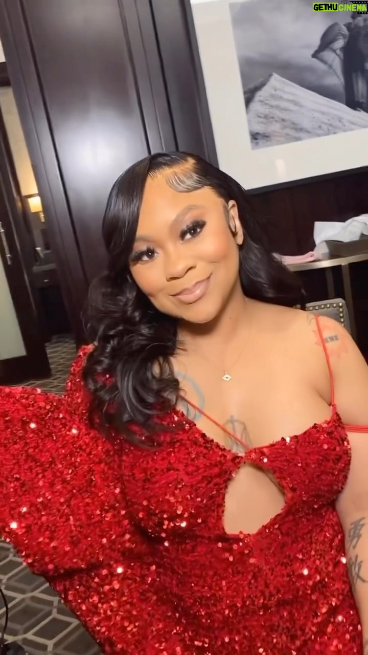 Nivea - 19.8K Likes - Beauty begins the moment you decide to be yourself! 🌹
MUA: @thebeautybeatbriya
Hairstylist: @tohtee_
Hair: @empressbundles
Outfit: @therylexperience / @kdanielsdesigns
#ThisIsNivea #OhMyLamb