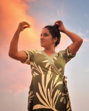 Nivedita Rajappan Instagram - Gölden Höur..✨

#sunset #glow #sunshine #memories