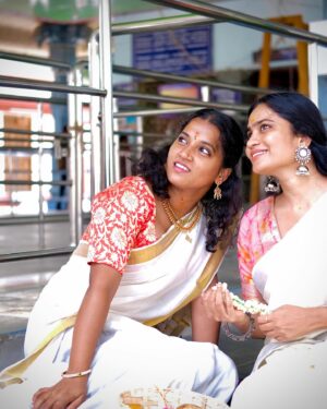 Nivedita Rajappan Instagram - Onam Smiles 🌺🤍

🧿

#onam #onamission #smile #smiles