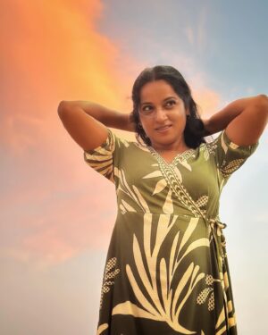 Nivedita Rajappan Instagram - Gölden Höur..✨

#sunset #glow #sunshine #memories