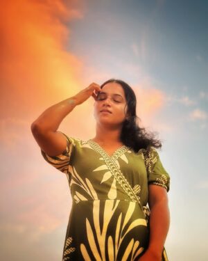 Nivedita Rajappan Instagram - Gölden Höur..✨

#sunset #glow #sunshine #memories