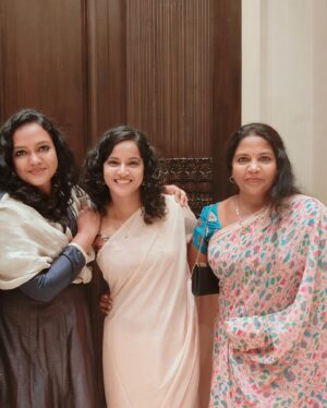 Nivedita Rajappan Instagram - Pictures from MaaMannan celebration ❤️

#MaaMannan 

1st pic courtesy: @naveen_ani