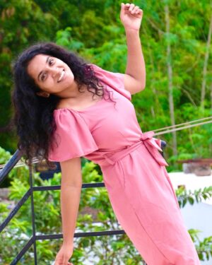 Nivedita Rajappan Instagram - Yippeeee..! 💖😝

📸; @gomz_shankar 

#crazy #bounce #curlyhair #joy #thrilled #happy