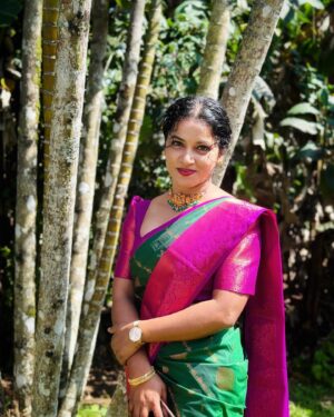 Nivedita Rajappan Instagram - Draped In Elegance ✨😎

📸: @preyah_____ 

#saree #traditional #pink #green #elegance #curlyhair