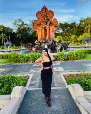 Niyuktha Prasad Instagram - 🪐✨

#indonesia #bali #ootd #explore #green #traditional #culture #outfit #black #love #sunset #sun #summer #friends #gangsta