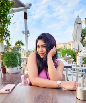Niyuktha Prasad Instagram - Blue skies and sun-kissed tans🌻

#sunnyday #blue #sky #love #sunkissed #pic #favourite #weather #dubai