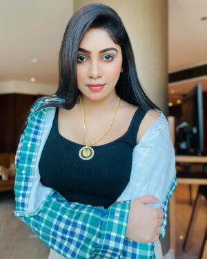 Niyuktha Prasad Instagram - Rate this look out of /10😅
