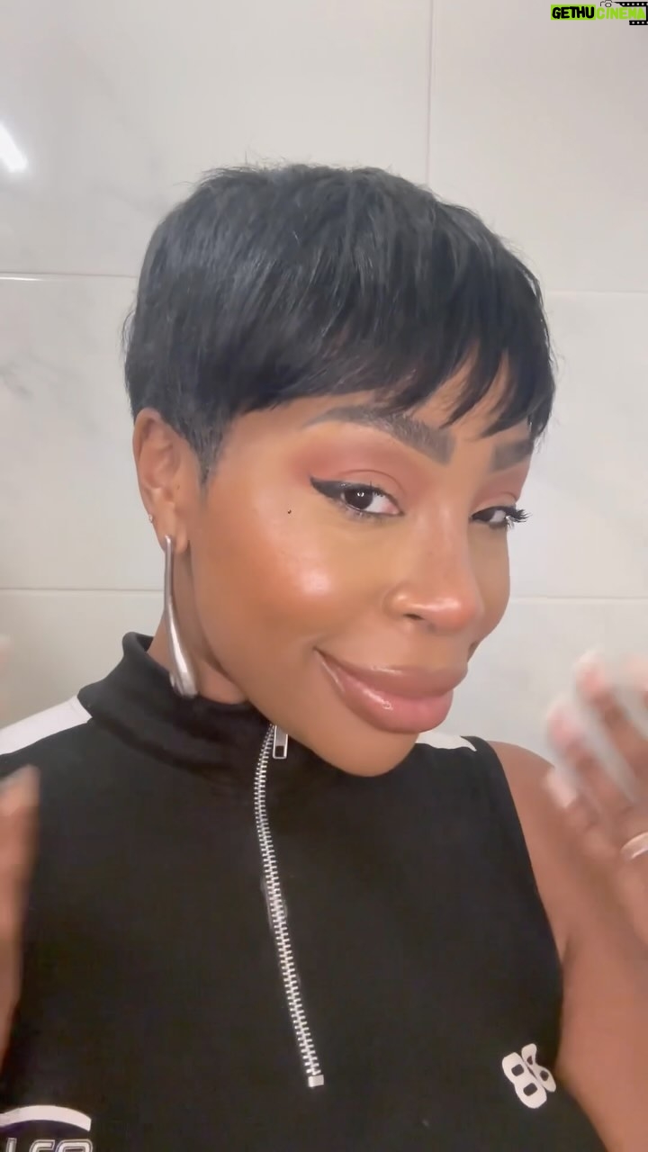 Noémie Abossolo - 30.1K Likes - TUTO MAKE UP VOIX OFF BY SISIK 💄
💇🏽♀️: @newconceptbyrims
Fixateur : @milkmakeup
Blush light : @patmacgrath
Mascara : @toofacedlovesfrance
Eye liner : @kikomilano
Thanks to @niceworkparis ✨
#reels #makeuptutorial #fyp #explore #milkmakeup #patmacgrath #pourtoi