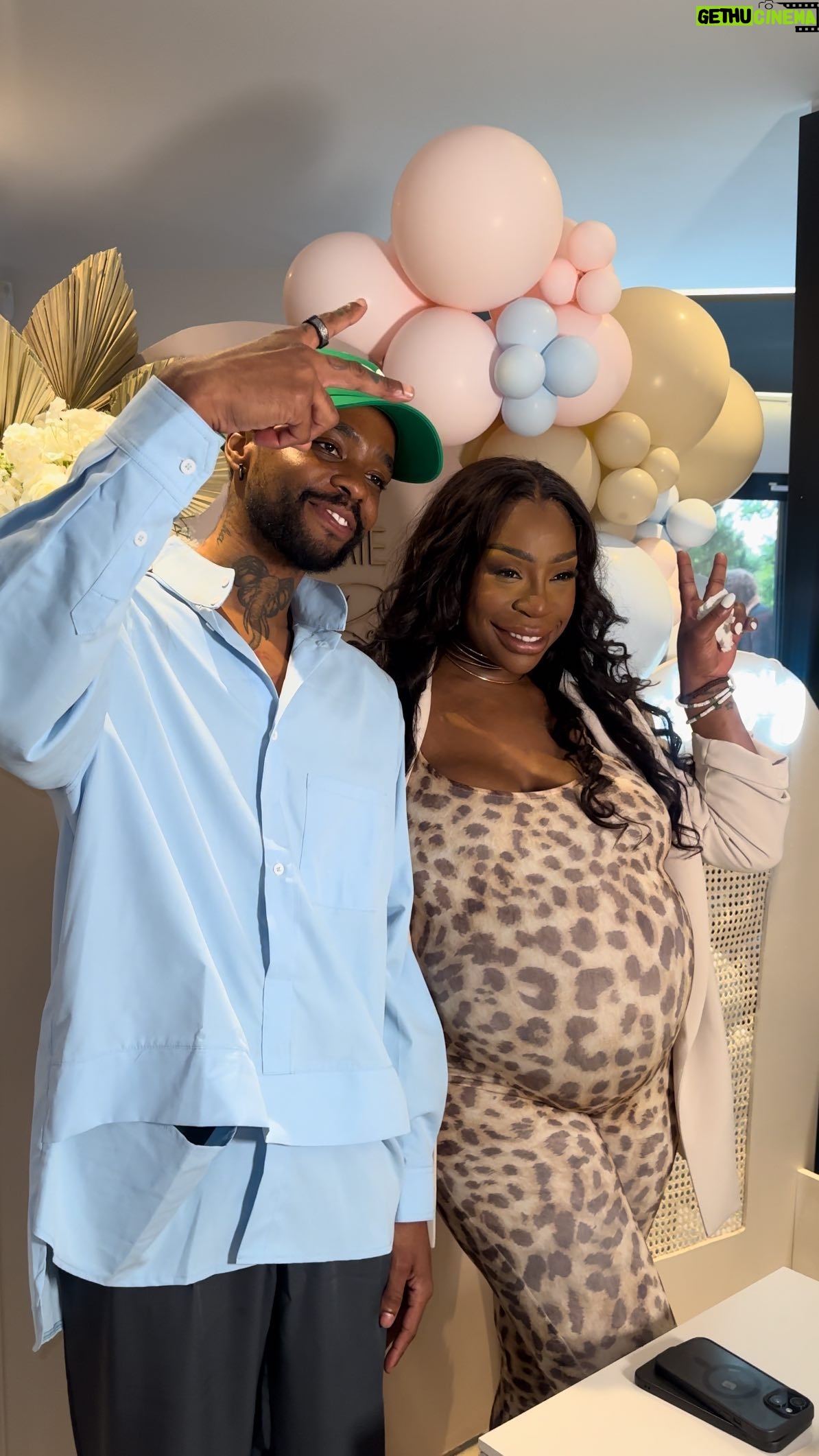 Noémie Abossolo - 70.7K Likes - BABY MONDIALE IS A … 🩵👼🏾✨
« HÂTE DE TE RENCONTRER MON FILS! »
Merci à ma familles , mes amis pour votre présence Dieu vous bénisse 🙏🏾
LOVE ✨
THANKS TO ✨🎥 @mlagency_mariage
Make up💄 : @serenamakeuppro
Décoration ✨: @isaura_crea_events @latelier_de_kagny
Traiteur 🧑🏾🍳: @latable_denessa
Cocktails 🍸 : @yaracocktail
Fruits 🍇 : @keeykes
Cupcakes 🧁 : @nf.pastry
Mascotte : @sameventspro
Photobooth 📸: @lzd.photobooth
#reelsinstagram #genderreveal #babyshower #explore #babyboy