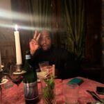 Noémie Abossolo Instagram - 🕯️🍷B.M.F 🍷🕯️ Soirée avec mon humain préféré et une de mes meilleures amie d’enfance qu’est ce que ça fait du bien … J’évolue dans un monde où les gens excelle par le vice et les interêts et c’est pour ça que c’est important pour moi de rester ancré à ma famille et mes amies d’enfance au final avec ou sans la notoriété eux resteront toujours là . 🖤❤️ #pourtoi #paris #lifestyle #foryou #explore