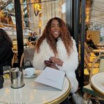 Noémie Abossolo Instagram - WINTER IN THE CITY 🐻‍❄️🍫 #paris #lifestyle #winter #lesdeuxmagots