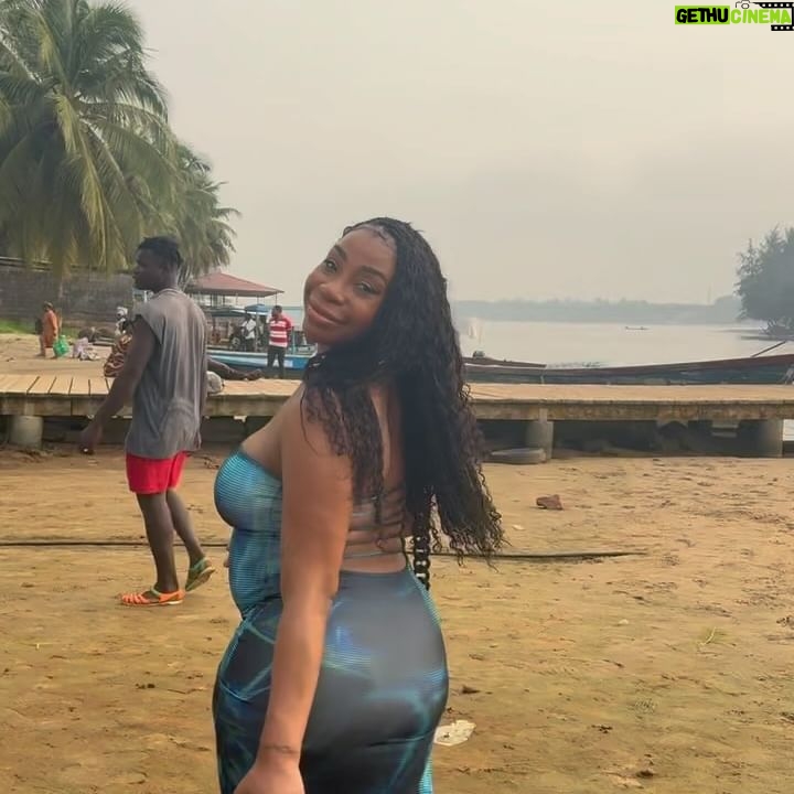 Noémie Abossolo - 33.3K Likes - Impossible de résumer cette Année de plus en un carrousel!!
Il c’est passé tant de chose de mes 34 à mes 35 ans et je remercie le BON DIEU pour le mauvais mais surtout pour le bon 🙏🏾✨
J’ai grandis cette année avec vous et j’ai pas fini de grandir donc « LONGUE VIE A NOUS » DIEU VOUS BÉNISSE MA FAMILY MONDIALE des réseaux en espérant continuer de grandir avec VOUS encore des années 🥹❤️