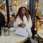 Noémie Abossolo Instagram - WINTER IN THE CITY 🐻‍❄️🍫 #paris #lifestyle #winter #lesdeuxmagots