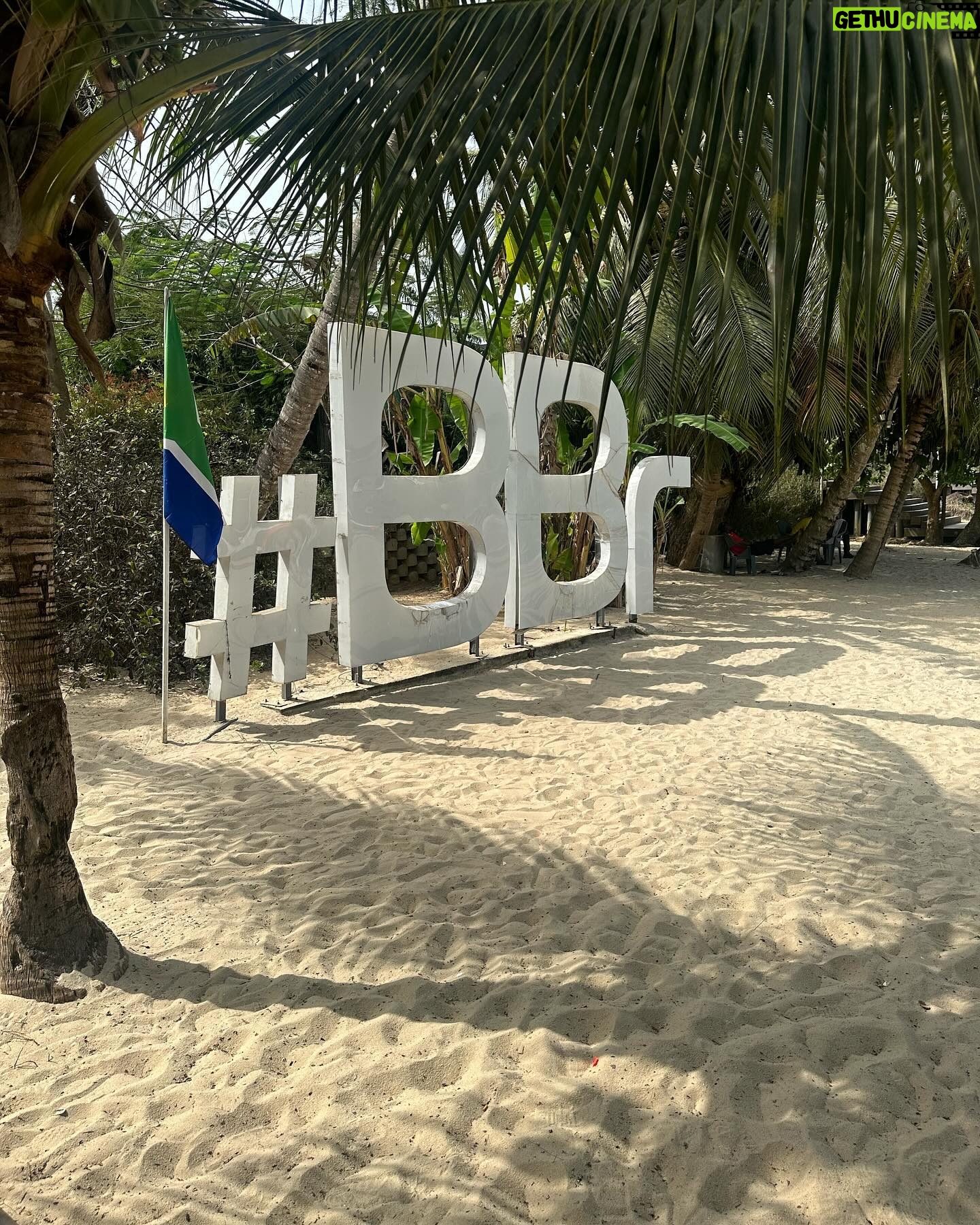 Noémie Abossolo - 42.6K Likes - NO FILTER ET JE MEN FICHE 🐅🌴
Fin de ce séjour fort en émotions j’ai aimé et vécu intensément chaque moments!
Malgré la fatigue de la grossesse , manque de sommeil , hormones et rétention d’eau ça m’a permis de me ressourcer et de recharger mes batterie l’AFRIQUE continent de la joie de vivre 🇨🇮❤️
👙: @prettylittlething
