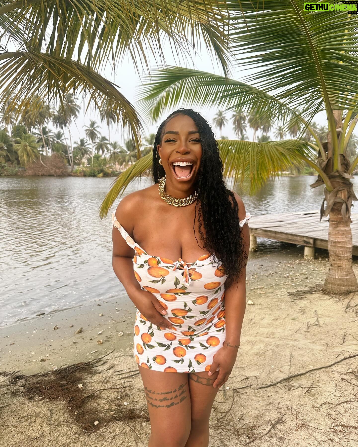 Noémie Abossolo - 60K Likes - 🍊🏝️🧡
💇🏽♀️: @newconceptbyrims