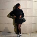 Noémie Abossolo Instagram – ✨🙂I’M SMILE ADDICT 🙃✨

👜: @givenchy 
👟: @adidasparis
💇🏽‍♀️: @newconceptbyrims