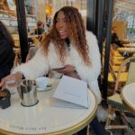 Noémie Abossolo Instagram - WINTER IN THE CITY 🐻‍❄️🍫 #paris #lifestyle #winter #lesdeuxmagots
