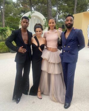 Noémie Lenoir Instagram - ✨AMFAR GALA ✨

What a night 🤩

Je suis plus qu’honorée d’avoir été choisie pour défiler au gala de l’Amfar cette année, et émerveillée par la magnifique soirée que c’était. 
L’Amfar est une des plus importantes fondations mondiales pour le financement de la recherche médicale contre le sida, fondée il y a 37 ans par la magnifique Elizabeth Taylor. 
Au-delà d’une merveilleuse soirée, n’oublions pas que la recherche pour le sida ne doit cesser de progresser pour venir en aide aux personnes touchées dans le monde et trouver le remède à l’éradication de la maladie.
Je suis très touchée et heureuse d’avoir participé à une cause aussi importante et suis persuadée que nous ne cesserons d’avancer, grâce à tous 🙏
@amfar 

Merci infiniment 
@carineroitfeld
@piergiorgio
@alexanderwerz
@hybra

Total look offwhite en hommage au talentueux @virgilabloh 🕊
Bijoux @boucheron 

Mise en beauté
@yoannfernandez

Photo 
@yanmaisani 

#amfar #festivaldecannes