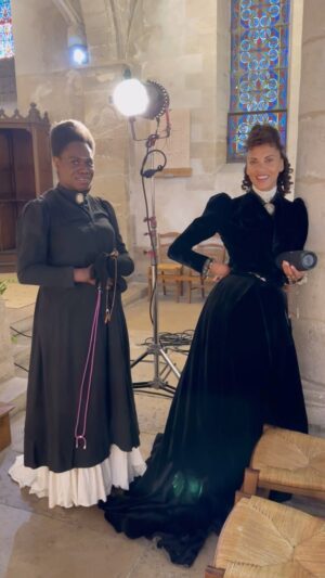 Noémie Lenoir Instagram - Quelques moments avant et pendant le tournage de « J’AURAIS AIMÉ »  entre fitting, HMC test et notre incroyable journée à l’église. ❤️‍🔥🎬🎞️🎥😘 #liendanslabio