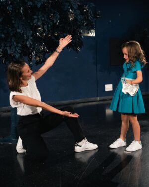 Noémie Lenoir Instagram - #neckerfashionday 
@hopital_necker 

Chers enfants,

Je ne vous cacherai pas la joie, l’admiration et la fierté qui m’ont  animée à vous voir défiler.
Vous avez été extraordinaires de courage, de ténacité, de joie, de sourire, et vous nous avez offert un show à la hauteur de ce que des plus grands professionnels peuvent produire.
Bravo!!!!! Je vous aime ❤️❤️❤️

Chers amis,
Je vous nomme ainsi car vous êtes intimement liés au succès de ce défilé. Merci à toutes les familles qui ont joué le jeu, merci aux professionnels hospitalier, 
Merci à La Directrice de Necker Mme Maya Vilayeck de nous avoir suivis et encouragés .

Nos généreux donateurs qui ont habillé les enfants et leur ont mis des étoiles dans les yeux ❤️merci du fond du cœur.

@adidas
@bashparis
@bonpoint
#fondationloreal
@hm
@ikksofficial
@jacadi_officiel
@jimmylion
@laredoute 
@ellefr 
@universpresse 

Pour les papilles de nos mannequins 
@cyrillignac

Je voudrais remercier 
•Toute l’équipe de l’hôpital Necker
•Le service politique culturel animation et action éducative 
•Tous les services civiques présent ce jour.
•Les éducatrices de l’hôpital Necker 

Nos équipes de pros qui nous ont accompagnés et grâces à qui nous avons pu rendre le show si professionnel.
@luxsense 
@christopherfeit 
@devisok 

Coiffeurs 
@nabilharlow
@Laurie.nlt
@yorendelola
@soufianesoft

Maquilleurs
@sweetmayia
@lasdumaquillage
@tiffanyfouqueil

Pour accompagner les enfants  en les préparant sereinement.
@creasanaparis (Céline  Orang)

Mes amis bénévoles qui ont répondu présent :
@FatouNdiaye-actrice
@johannasenyk
@stomybugsyofficiel 
@ornelladamperon 
@prisca_lechere 
@Berangere3006

Stylisme 
@Camilleseydoux

La musique
@kiddysmile 

Don pour le Catering
@Soniarolland

Photos @by_samake 

Merci à notre public ,médecins, infirmiers, aides soignants d’être venus voir nos mannequins et apporter votre soutient.
On vous aime vraiment! C’est aussi vous les stars de Necker.

Une mention spéciale à Céline Mahé @Cece.eden.927 qui s’est donnée coeur et âme.

On espère vous retrouver avec autant d’enthousiasme l’année prochaine. 

                                                                           THE SHOW MUST GO ON!!!!