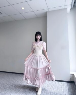 Noa Tsurushima Instagram - 明日、17:10〜からは日経ラジオ #昭和喫茶で待ち合わせ　放送です！初めての単独ラジオ番組そして私のオリジナル曲 #ピンクのオーロラ の初解禁となっております!私も覗きに行かせていただきますので、是非　#昭和喫茶で待ち合わせ にてリアルタイムでの感想お待ちしております…♥

#のあくろーぜっと
#昭和喫茶で待ち合わせ 

@radionikkei