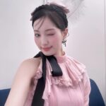 Noa Tsurushima Instagram - #鶴嶋乃愛1stフォトエッセイ #微睡む花の様に　 お渡し会どうもありがとうございました🌸 ファンの皆様に直接お目にかかれてとても嬉しいひと時でした 是非、何度でも読み返して下さいね🪽 またいつか♡ ps.本の表紙とリンクする様にメイクもお衣装もピンクたっぷりにしていただきました🌸やはり、私の永遠のテーマカラー。